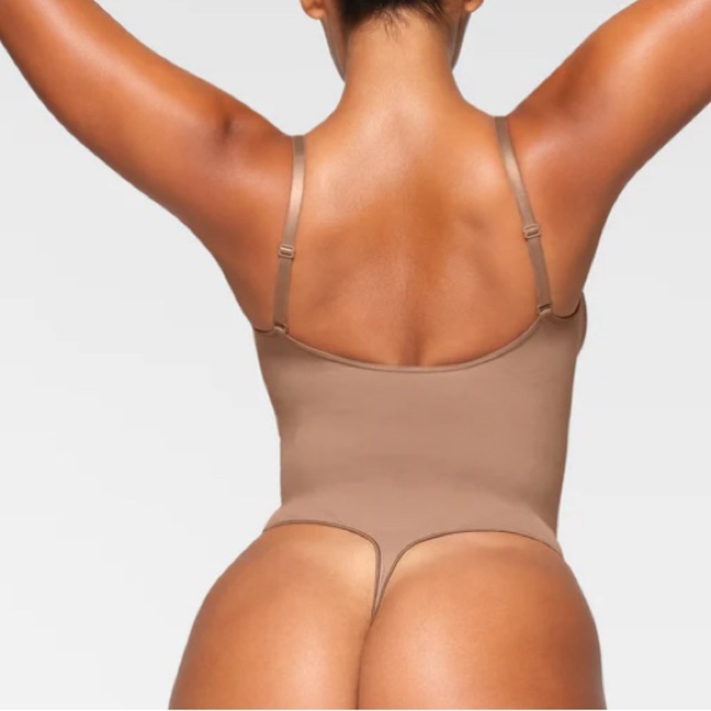 SKIMS NWOT Seamless Sculpt Thong Bodysuit - Sienna - Picture 3 of 4
